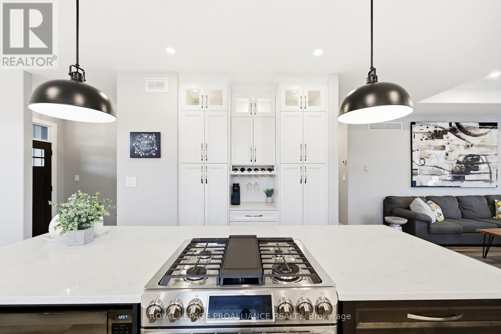 15 Ambrosia Terrace, Quinte West, Ontario  K8V 0G7 - Photo 21 - X12998518