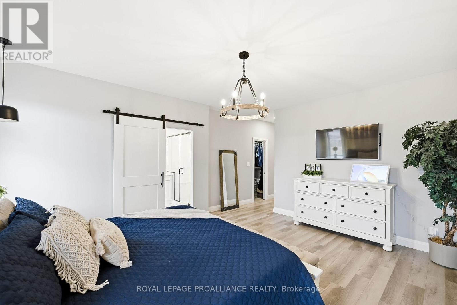 15 Ambrosia Terrace, Quinte West, Ontario  K8V 0G7 - Photo 25 - X12998518