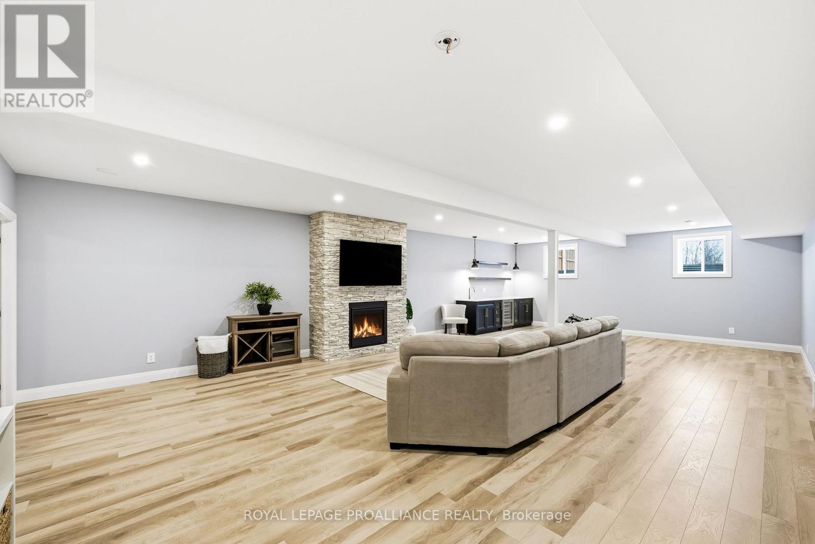 15 Ambrosia Terrace, Quinte West, Ontario  K8V 0G7 - Photo 33 - X12998518