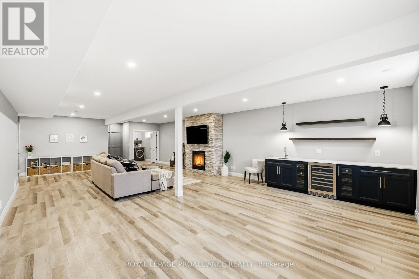 15 Ambrosia Terrace, Quinte West, Ontario  K8V 0G7 - Photo 36 - X12998518