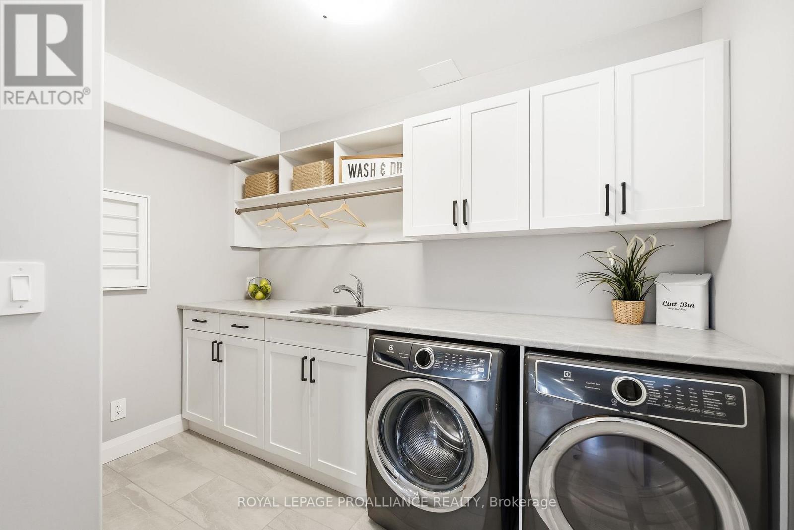 15 Ambrosia Terrace, Quinte West, Ontario  K8V 0G7 - Photo 38 - X12998518