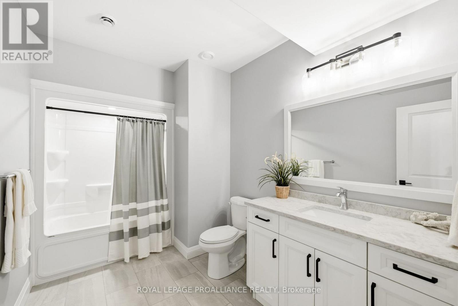 15 Ambrosia Terrace, Quinte West, Ontario  K8V 0G7 - Photo 40 - X12998518