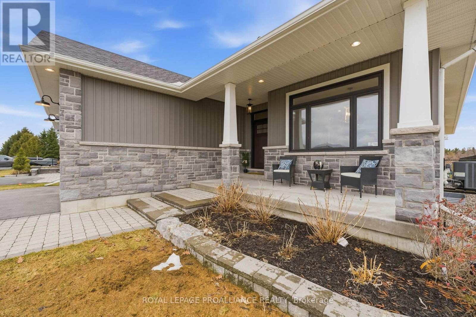 15 Ambrosia Terrace, Quinte West, Ontario  K8V 0G7 - Photo 5 - X12998518