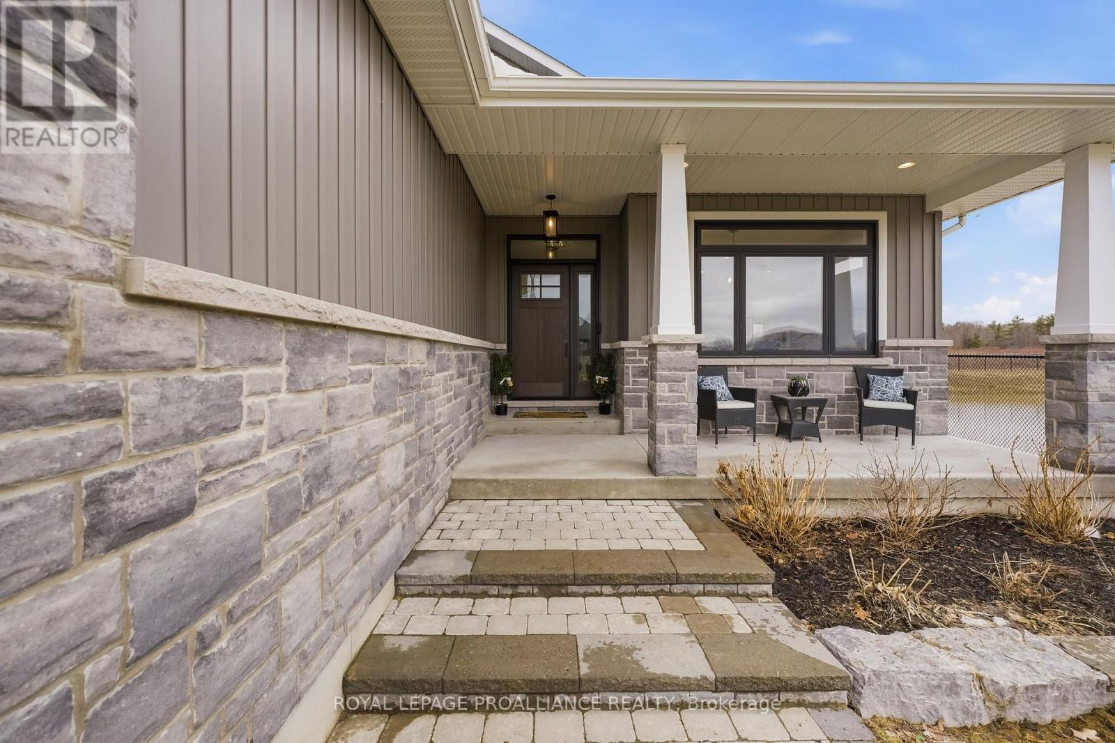 15 Ambrosia Terrace, Quinte West, Ontario  K8V 0G7 - Photo 6 - X12998518