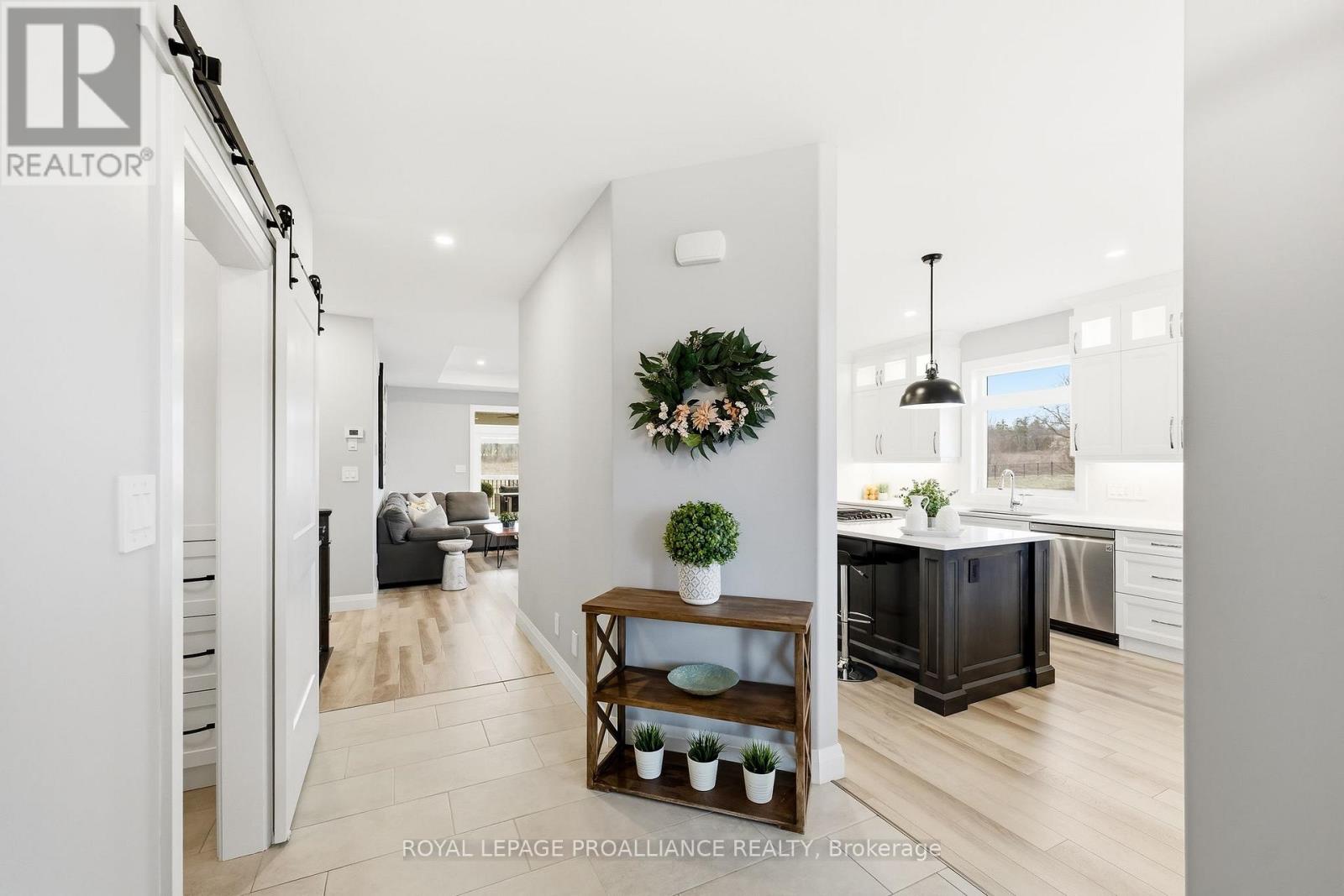 15 Ambrosia Terrace, Quinte West, Ontario  K8V 0G7 - Photo 7 - X12998518