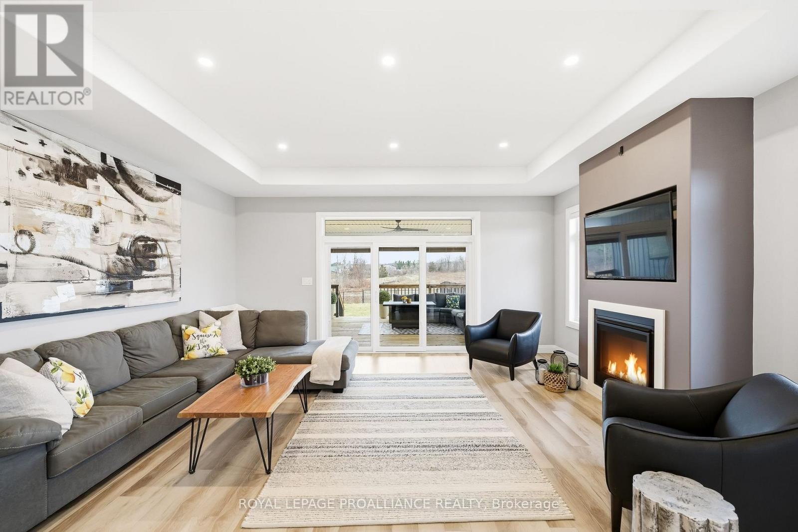 15 Ambrosia Terrace, Quinte West, Ontario  K8V 0G7 - Photo 9 - X12998518