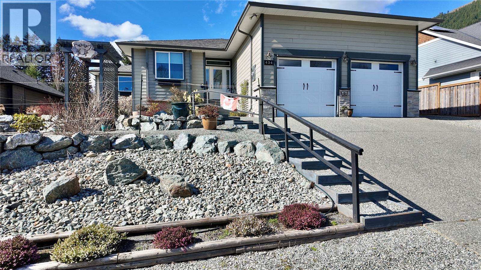434 Mountain View Dr, Lake Cowichan, British Columbia