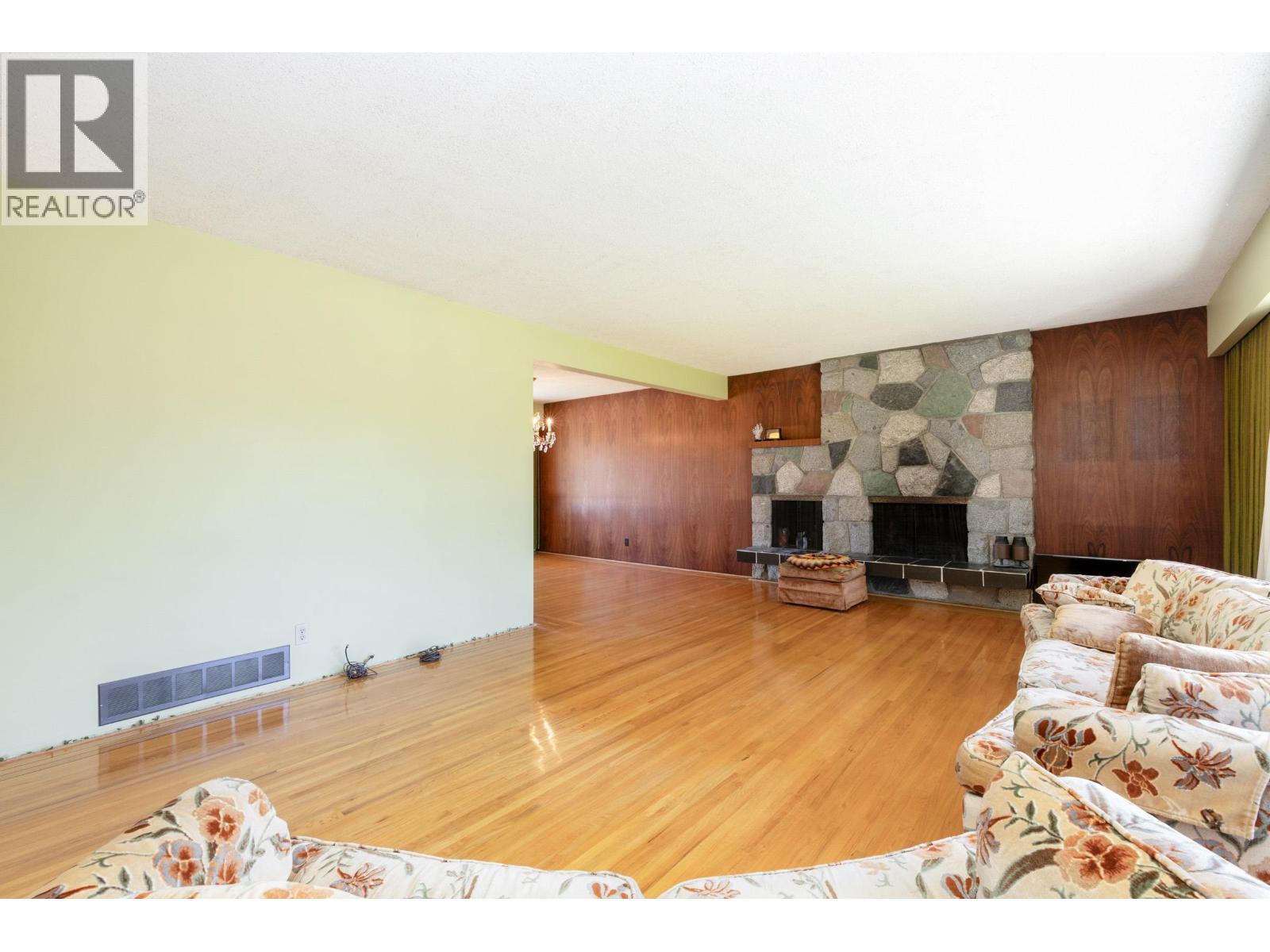 945 Lillian Street, Coquitlam, British Columbia  V3J 5C6 - Photo 15 - R3111299