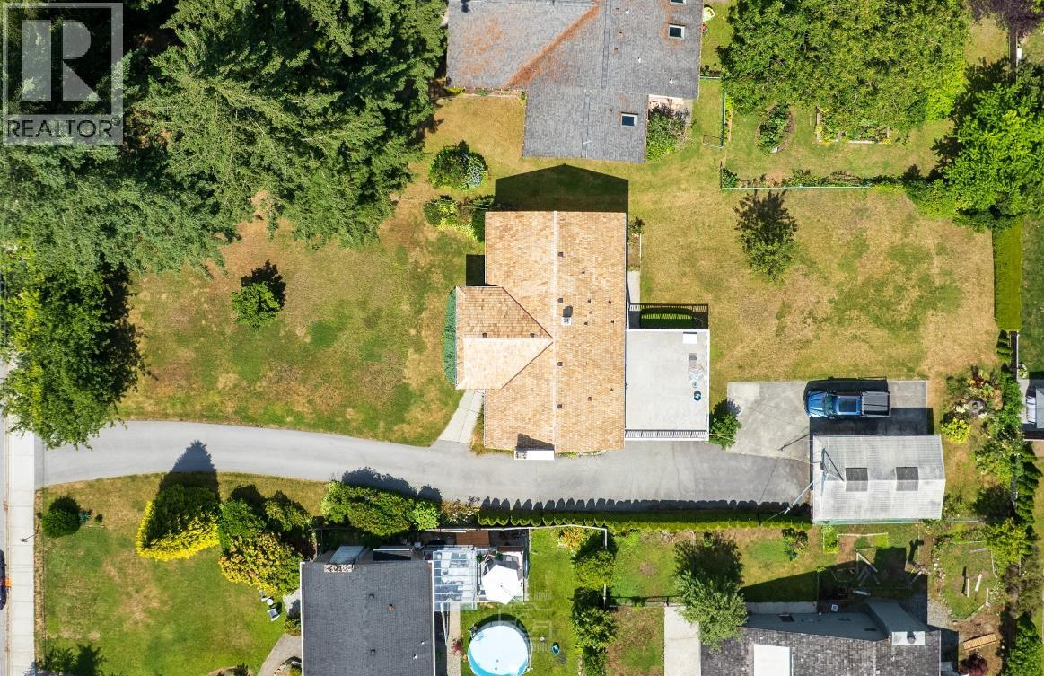 945 Lillian Street, Coquitlam, British Columbia  V3J 5C6 - Photo 2 - R3111299