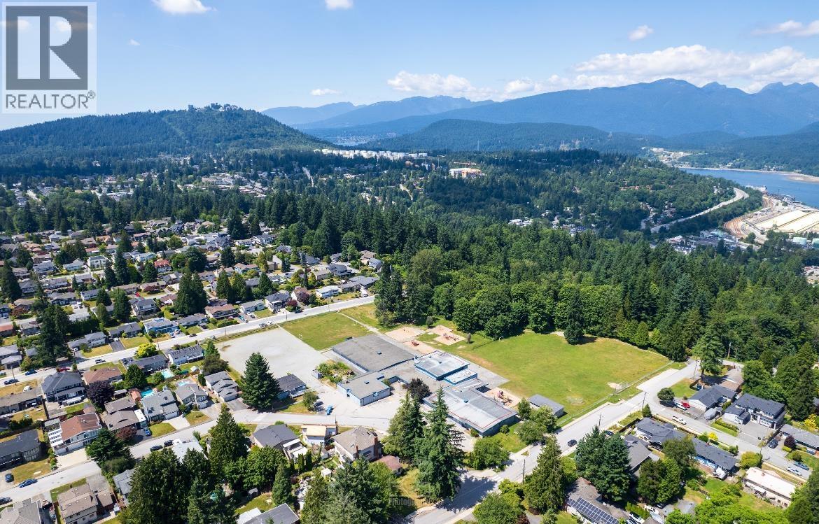 945 Lillian Street, Coquitlam, British Columbia  V3J 5C6 - Photo 5 - R3111299