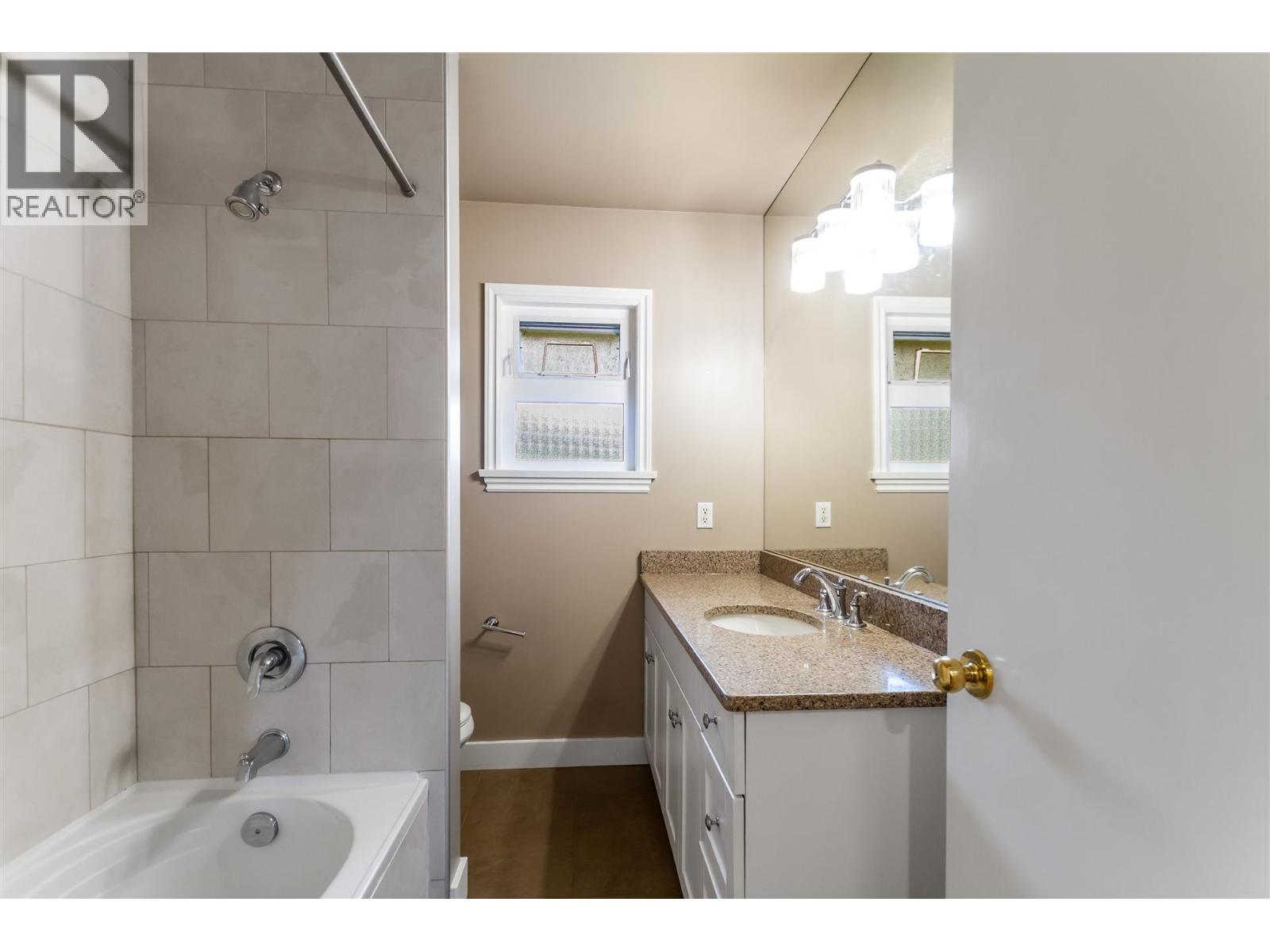 832 Surrey Street, New Westminster, British Columbia  V3L 4W2 - Photo 19 - R3111326