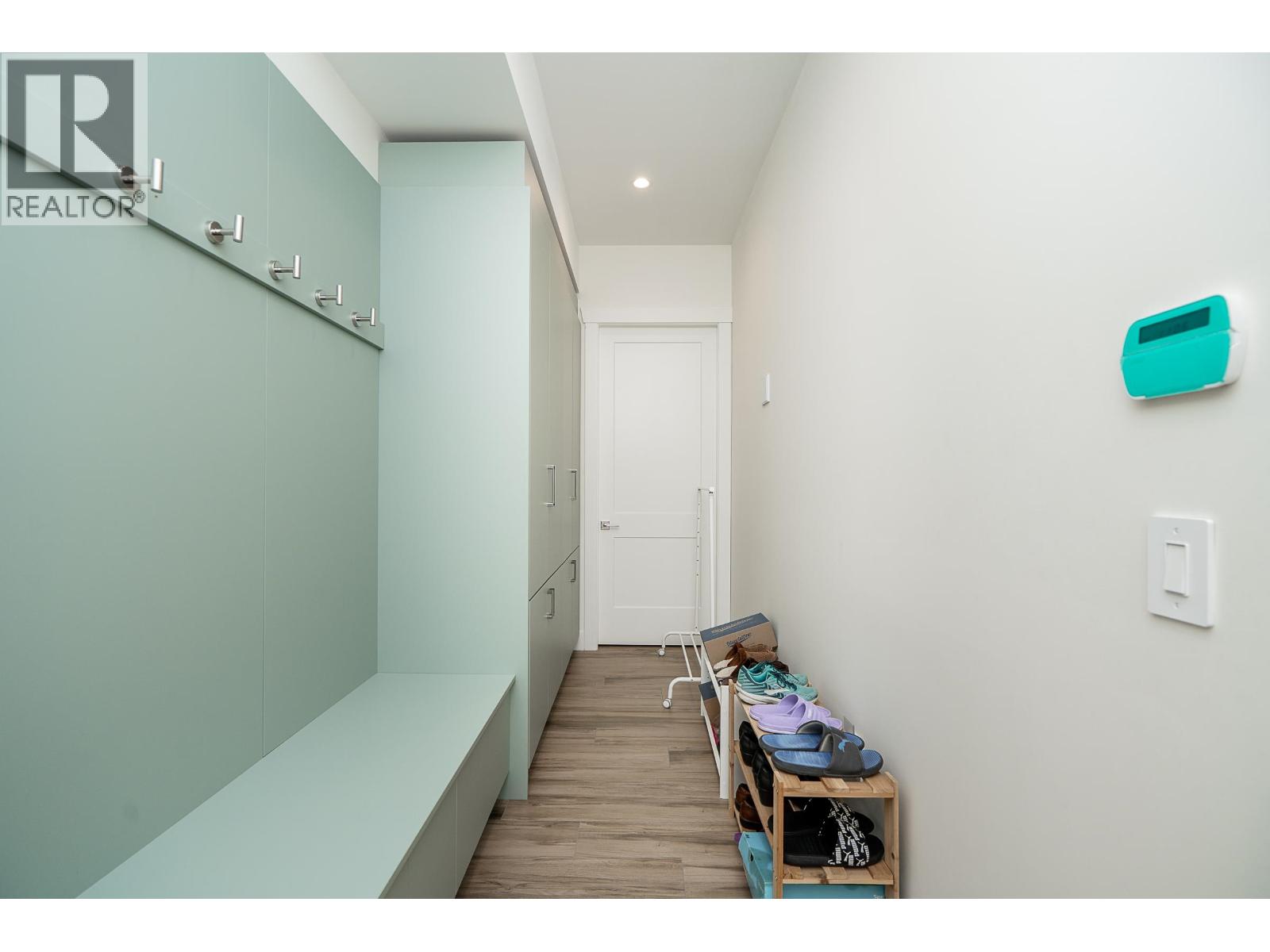 576 Linton Street, Coquitlam, British Columbia  V3J 6J2 - Photo 15 - R3111434