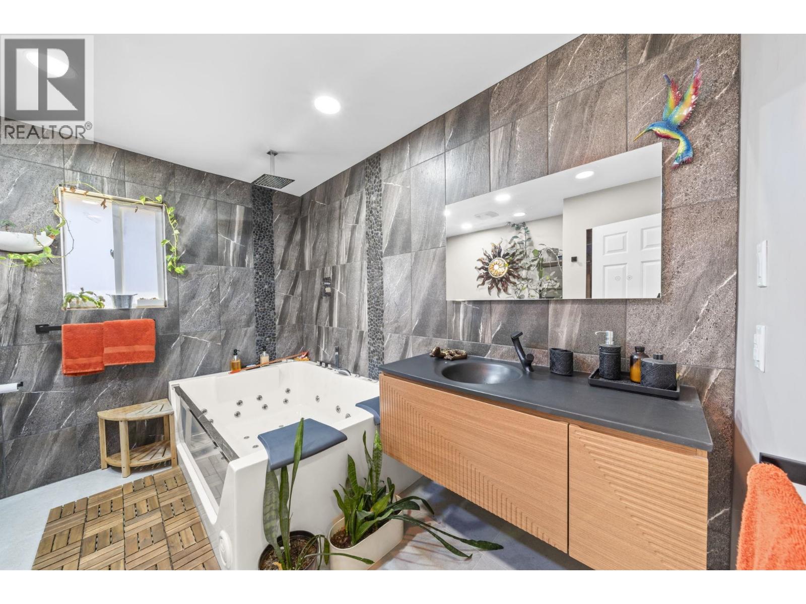 21796 Howison Avenue, Maple Ridge, British Columbia  V2X 2W6 - Photo 13 - R3111443