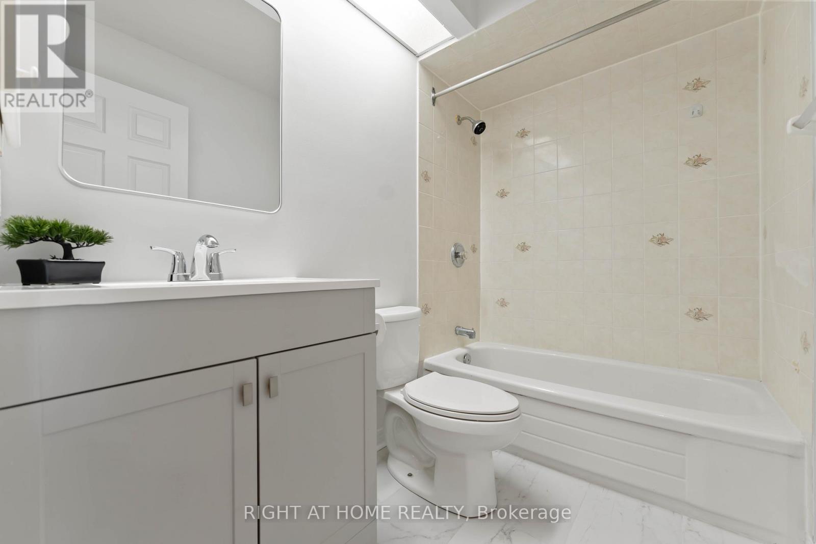 17 Locheland Crescent, Ottawa, Ontario  K2G 6H2 - Photo 9 - X12998534