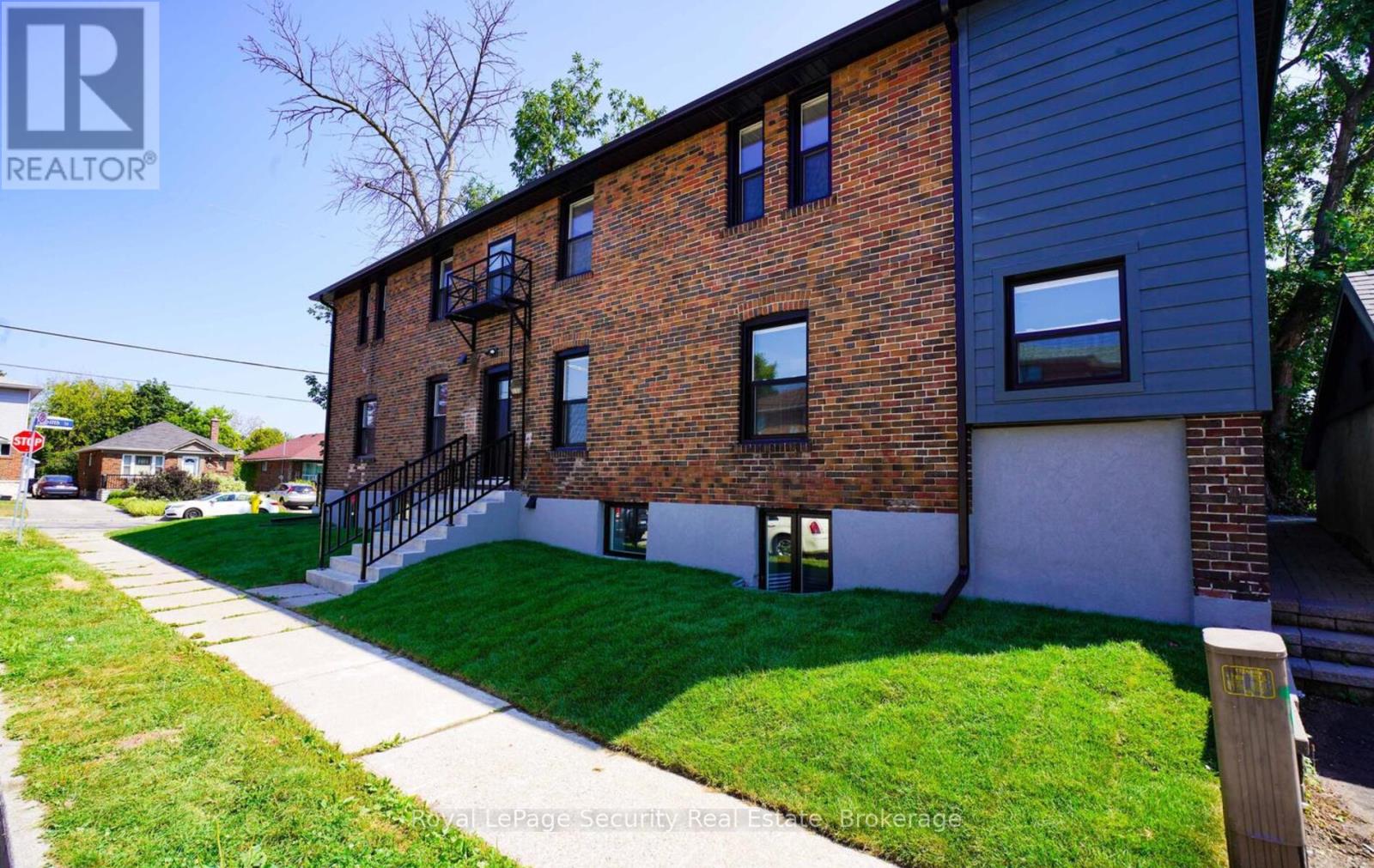 5 - 92 Twelfth Street, Toronto, Ontario  M8V 3H1 - Photo 4 - W12981848