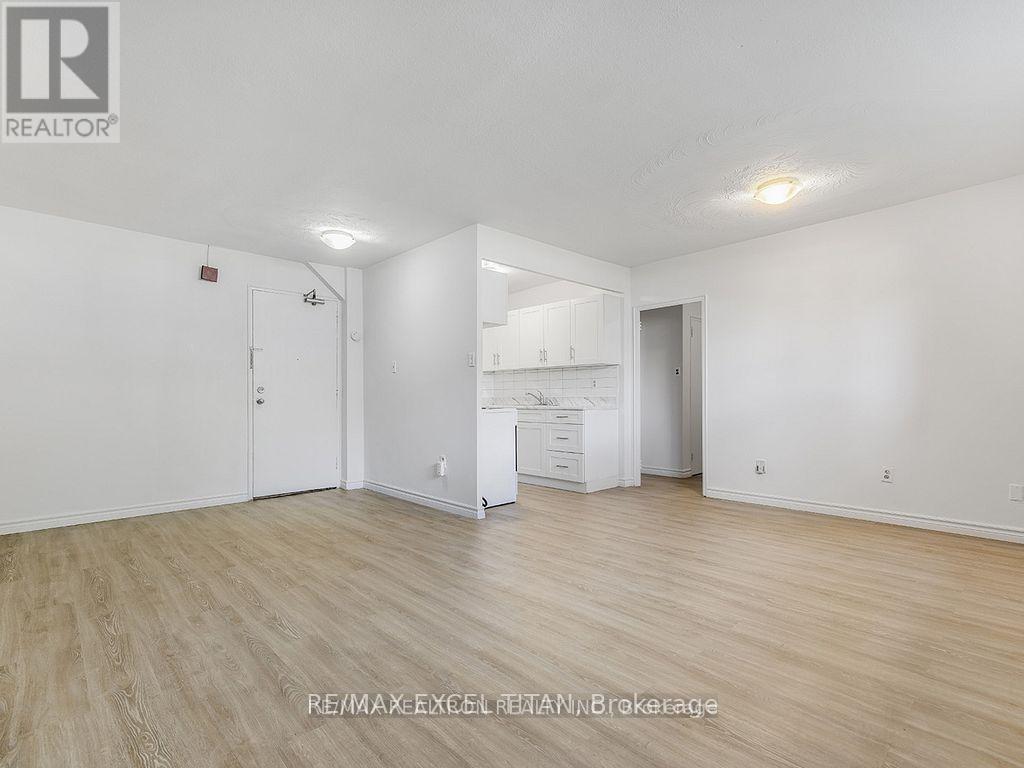 102 - 165 Colborne Avenue, Richmond Hill, Ontario  L4C 2K2 - Photo 10 - N12998454