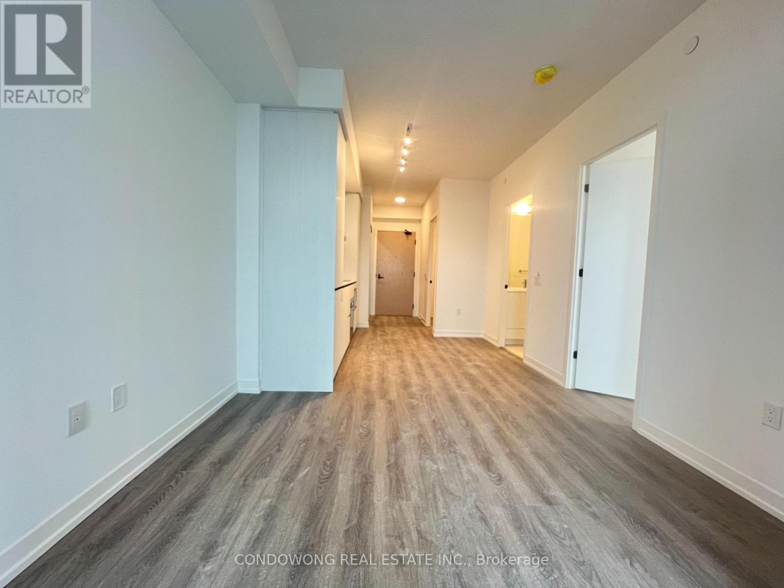 2210 - 8 Interchange Way, Vaughan, Ontario L4K 0R2 - Photo 10 - N12998490