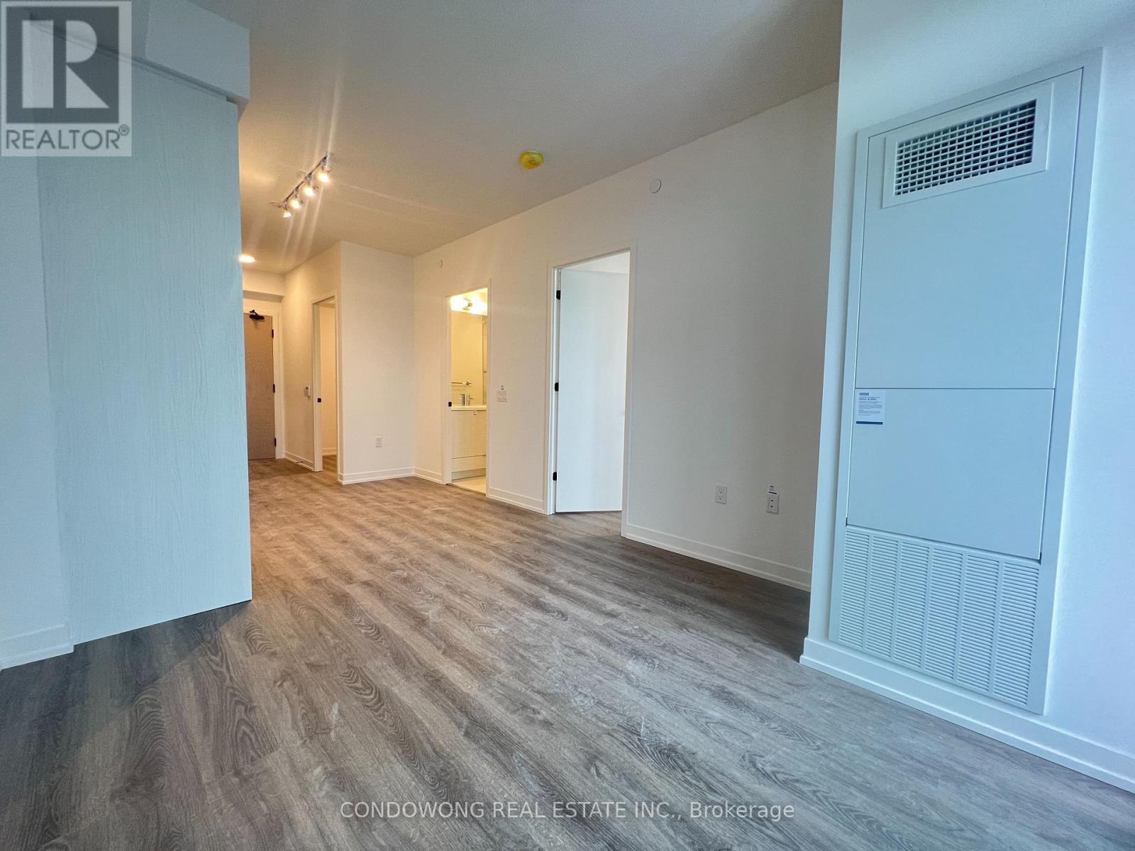 2210 - 8 Interchange Way, Vaughan, Ontario L4K 0R2 - Photo 11 - N12998490