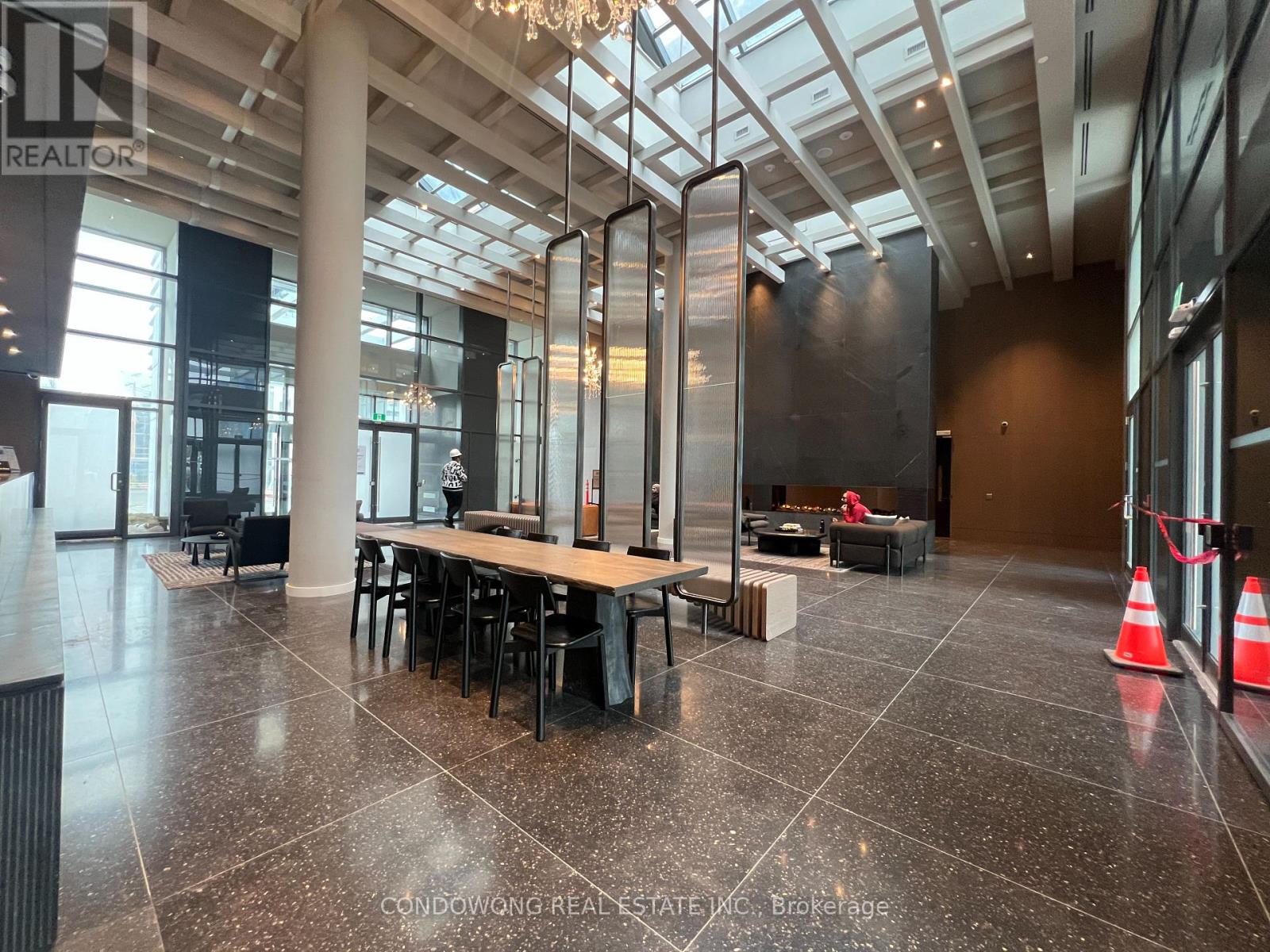 2210 - 8 Interchange Way, Vaughan, Ontario L4K 0R2 - Photo 18 - N12998490