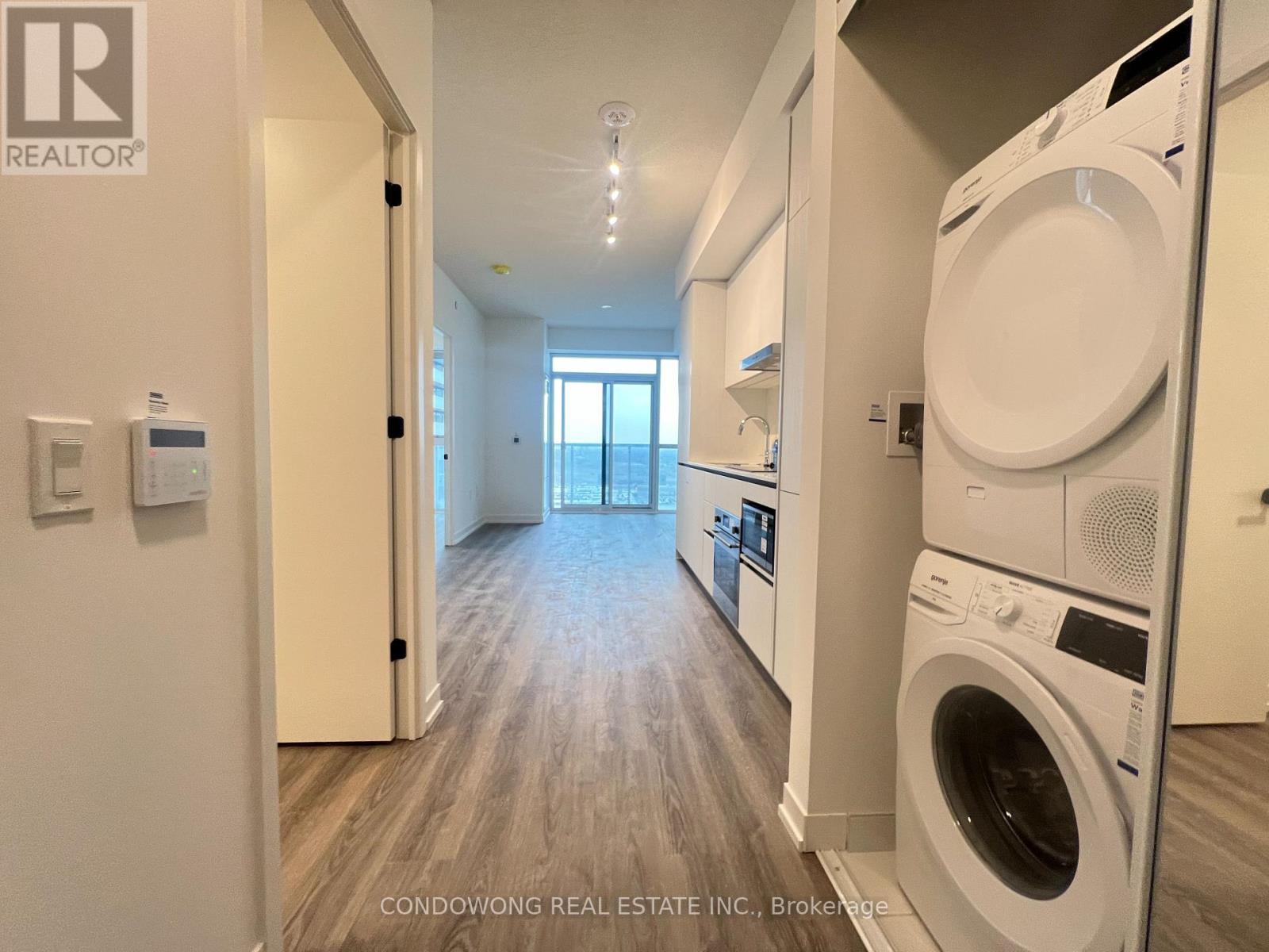 2210 - 8 Interchange Way, Vaughan, Ontario L4K 0R2 - Photo 5 - N12998490