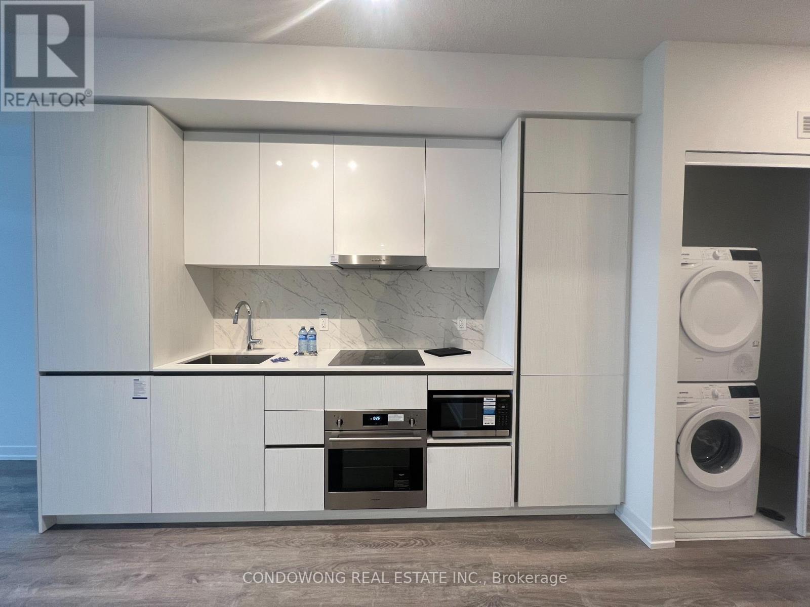 2210 - 8 Interchange Way, Vaughan, Ontario L4K 0R2 - Photo 6 - N12998490