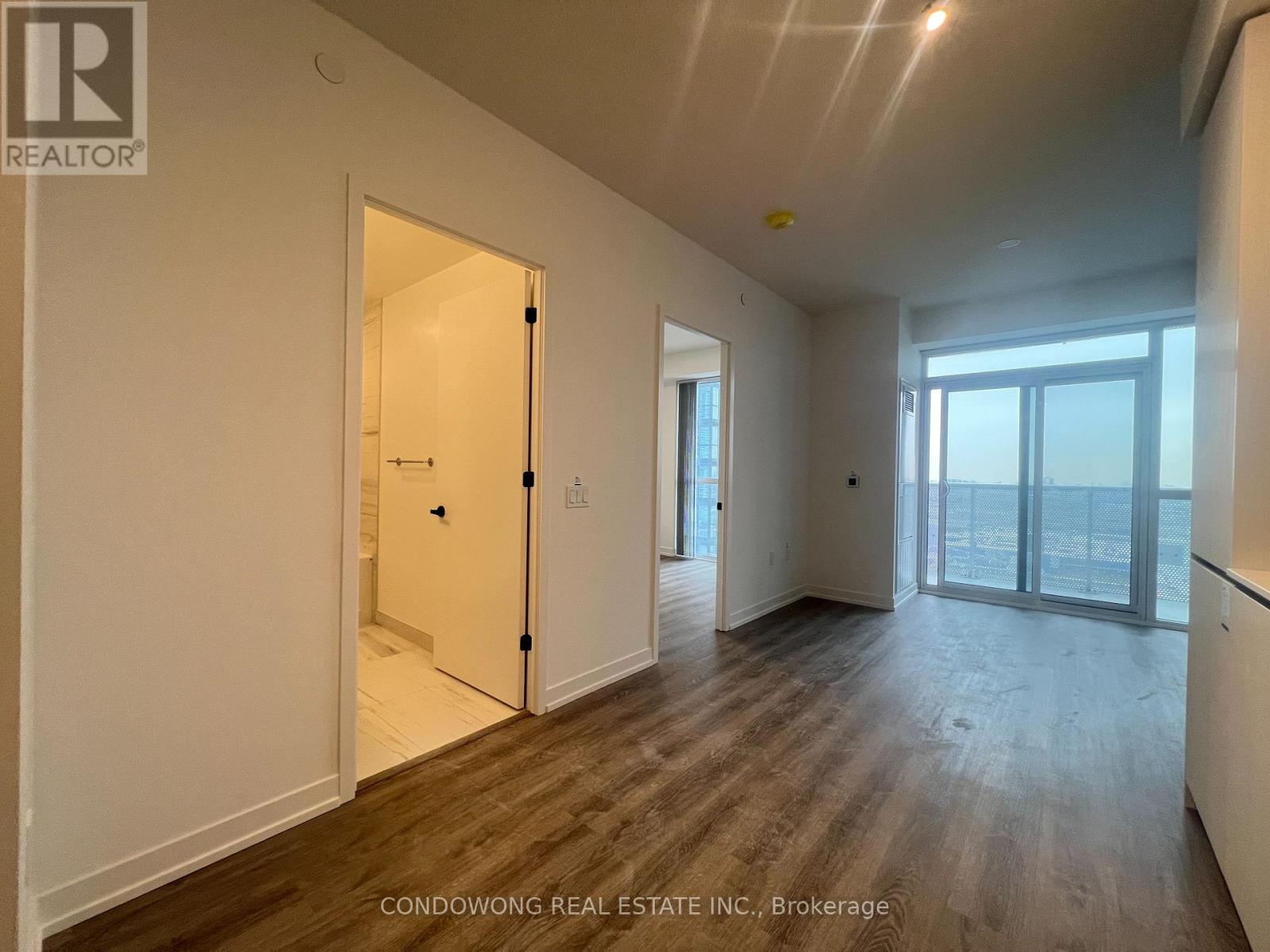 2210 - 8 Interchange Way, Vaughan, Ontario L4K 0R2 - Photo 7 - N12998490