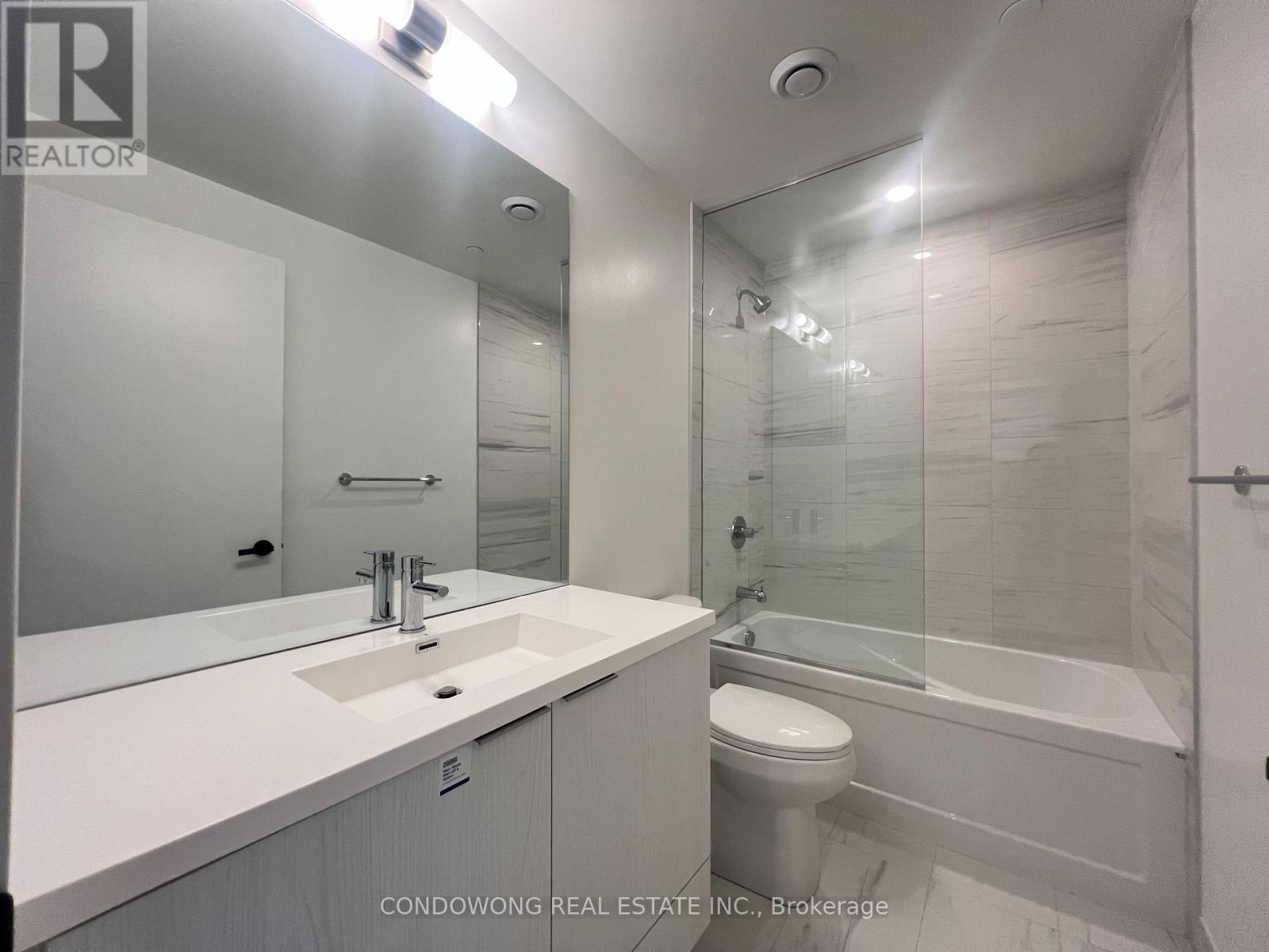 2210 - 8 Interchange Way, Vaughan, Ontario L4K 0R2 - Photo 8 - N12998490