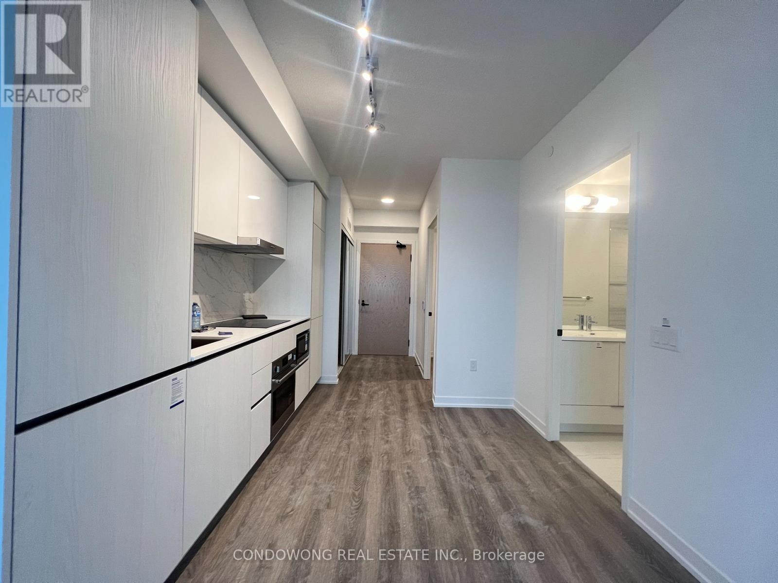 2210 - 8 Interchange Way, Vaughan, Ontario L4K 0R2 - Photo 9 - N12998490