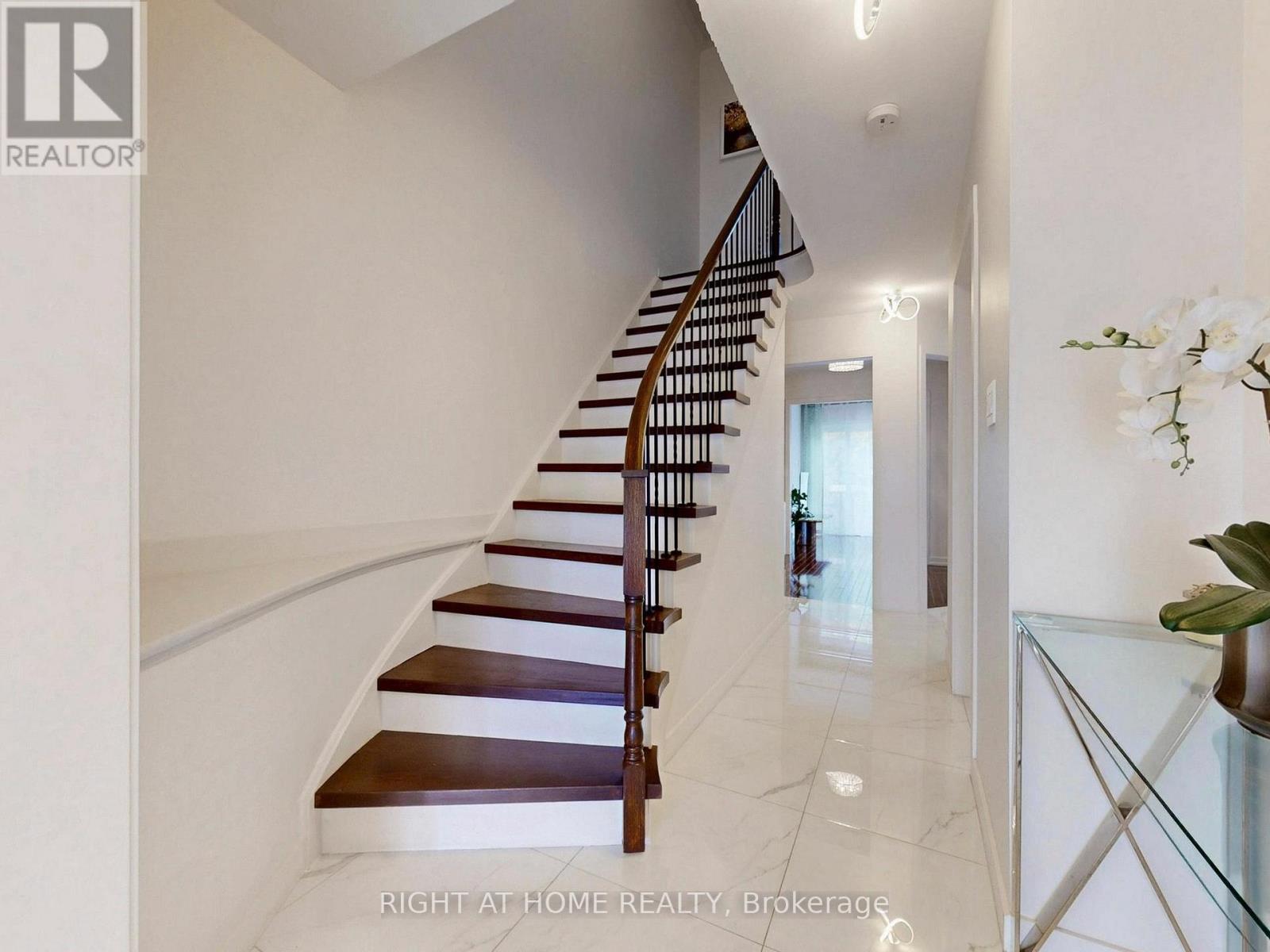 179 Vanguard Road, Vaughan, Ontario  L4K 5G8 - Photo 7 - N12998492