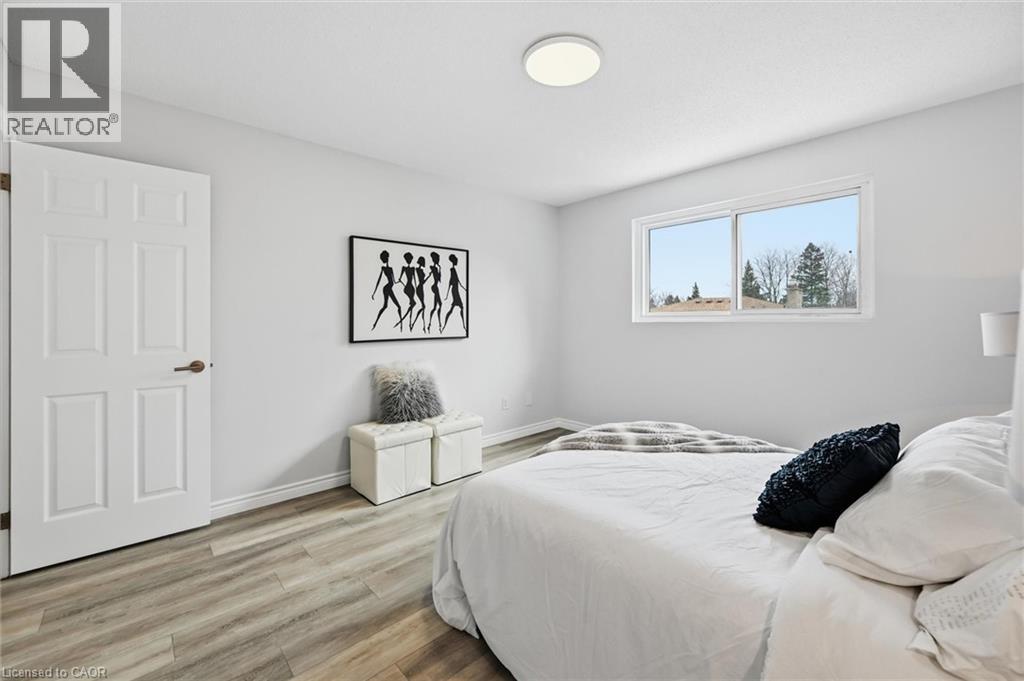 2344 Glastonbury Road, Burlington, Ontario  L7P 3Y3 - Photo 22 - 40817315