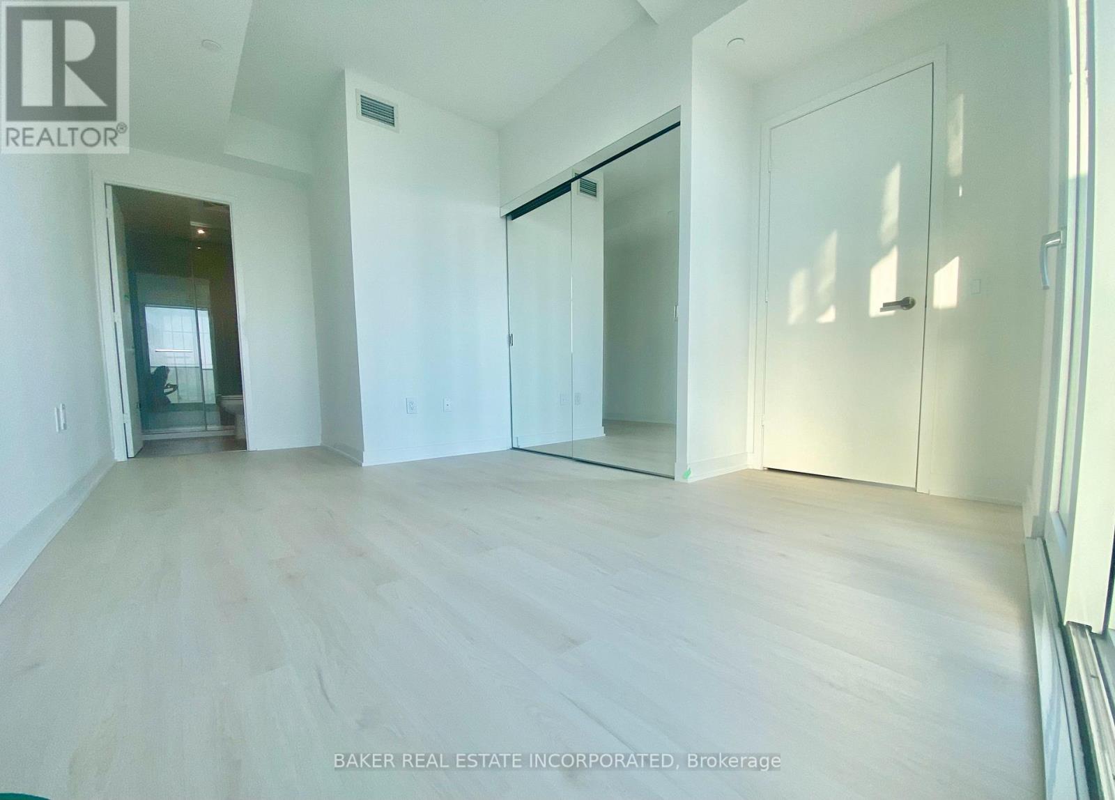 3804 - 3900 Confederation Parkway, Mississauga, Ontario  L5B 0M3 - Photo 6 - W12998444