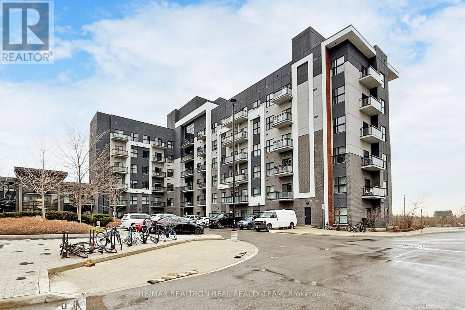 334 - 102 GROVEWOOD COMMON, Oakville, Ontario