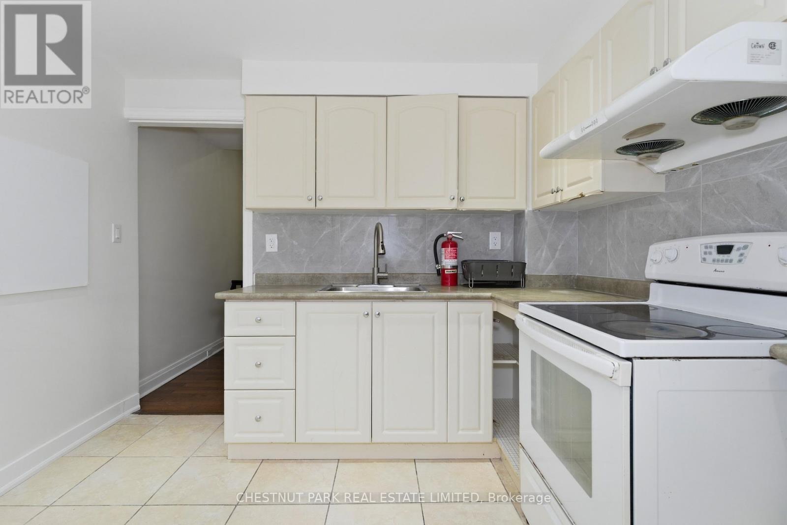 41 Roncesvalles Avenue, Toronto, Ontario M6R 2K4 - Photo 12 - W12998472