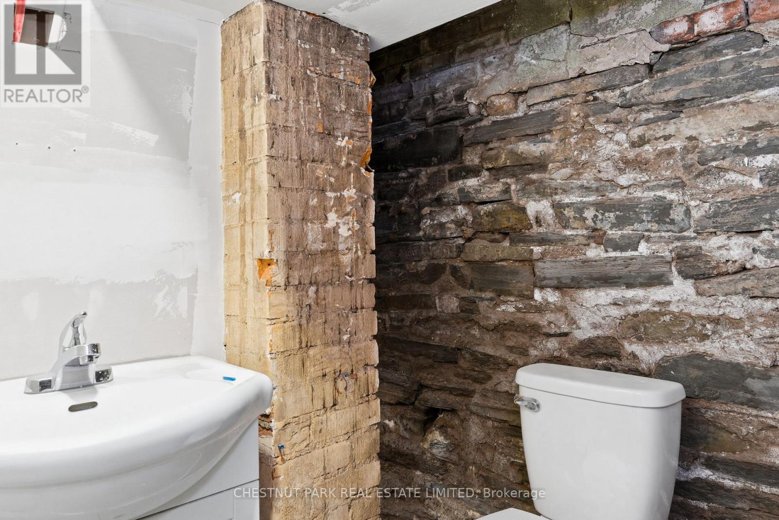 41 Roncesvalles Avenue, Toronto, Ontario M6R 2K4 - Photo 33 - W12998472