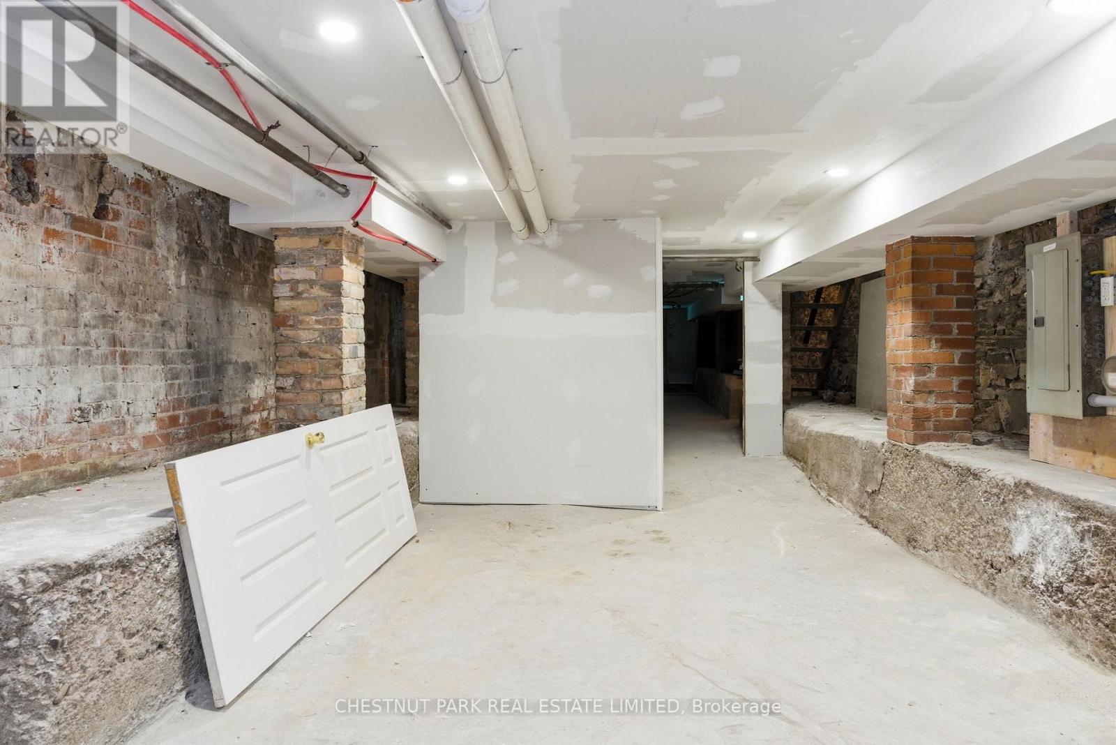 41 Roncesvalles Avenue, Toronto, Ontario M6R 2K4 - Photo 34 - W12998472