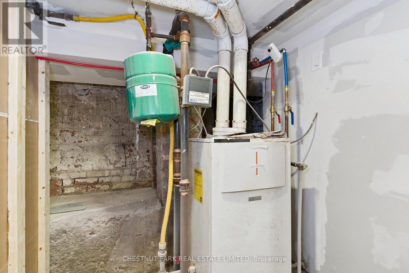 41 Roncesvalles Avenue, Toronto, Ontario M6R 2K4 - Photo 35 - W12998476