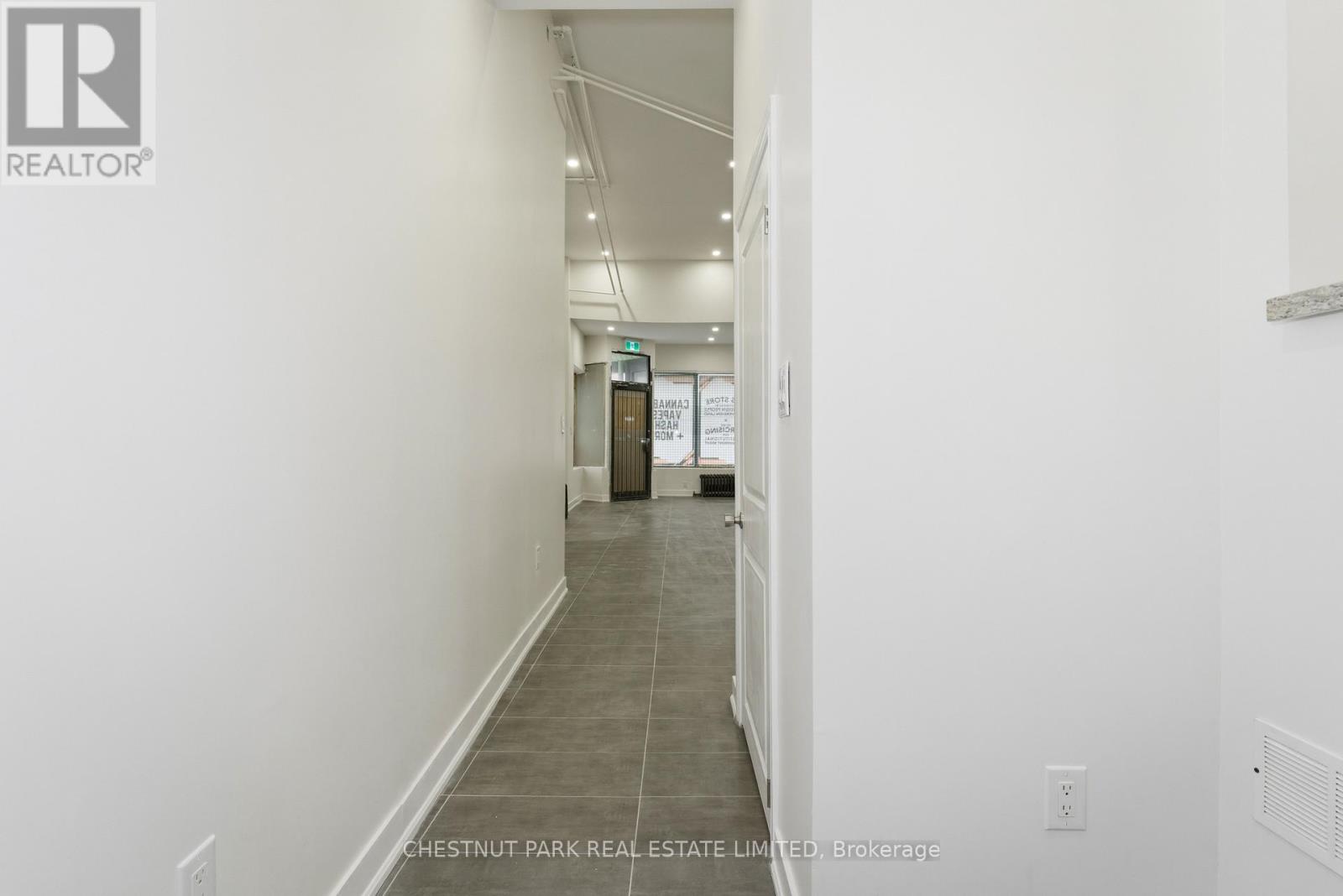 41 Roncesvalles Avenue, Toronto, Ontario M6R 2K4 - Photo 8 - W12998476