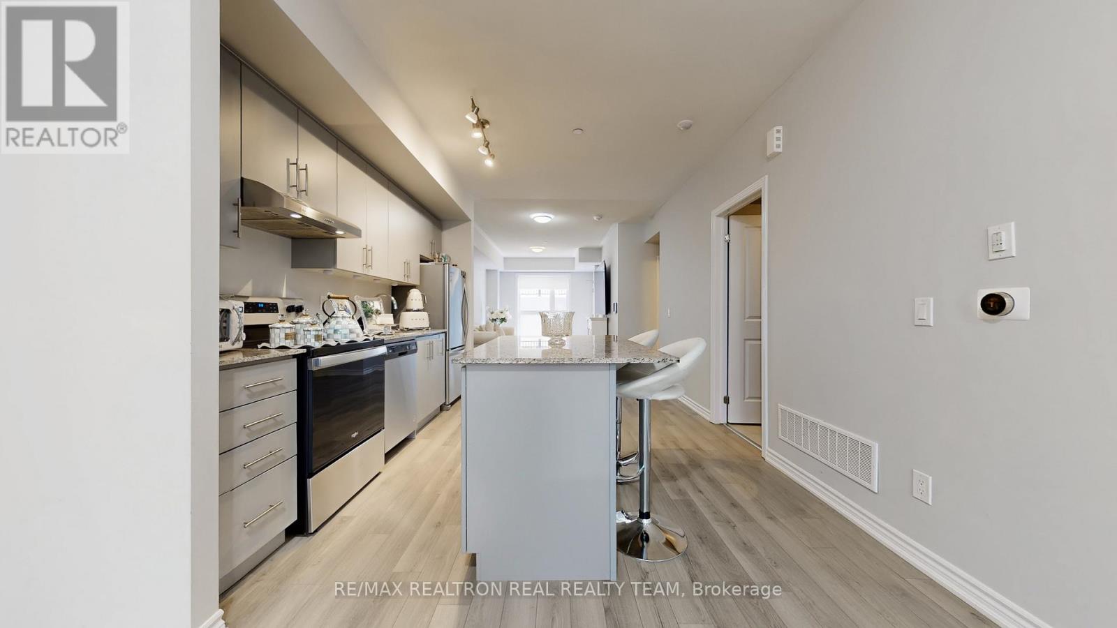 110 - 349 Wheat Boom Drive, Oakville, Ontario  L6H 7X5 - Photo 13 - W12998480