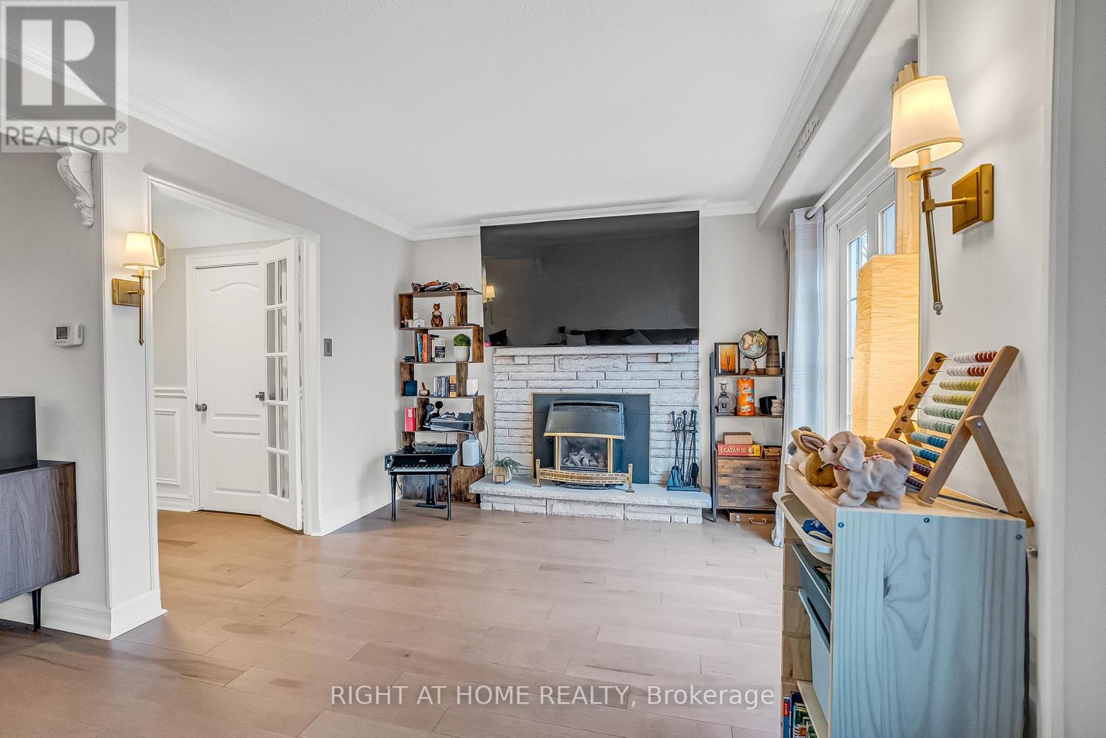 Upper - 1205 Shagbark Crescent, Mississauga, Ontario  L5C 3N6 - Photo 10 - W12998512