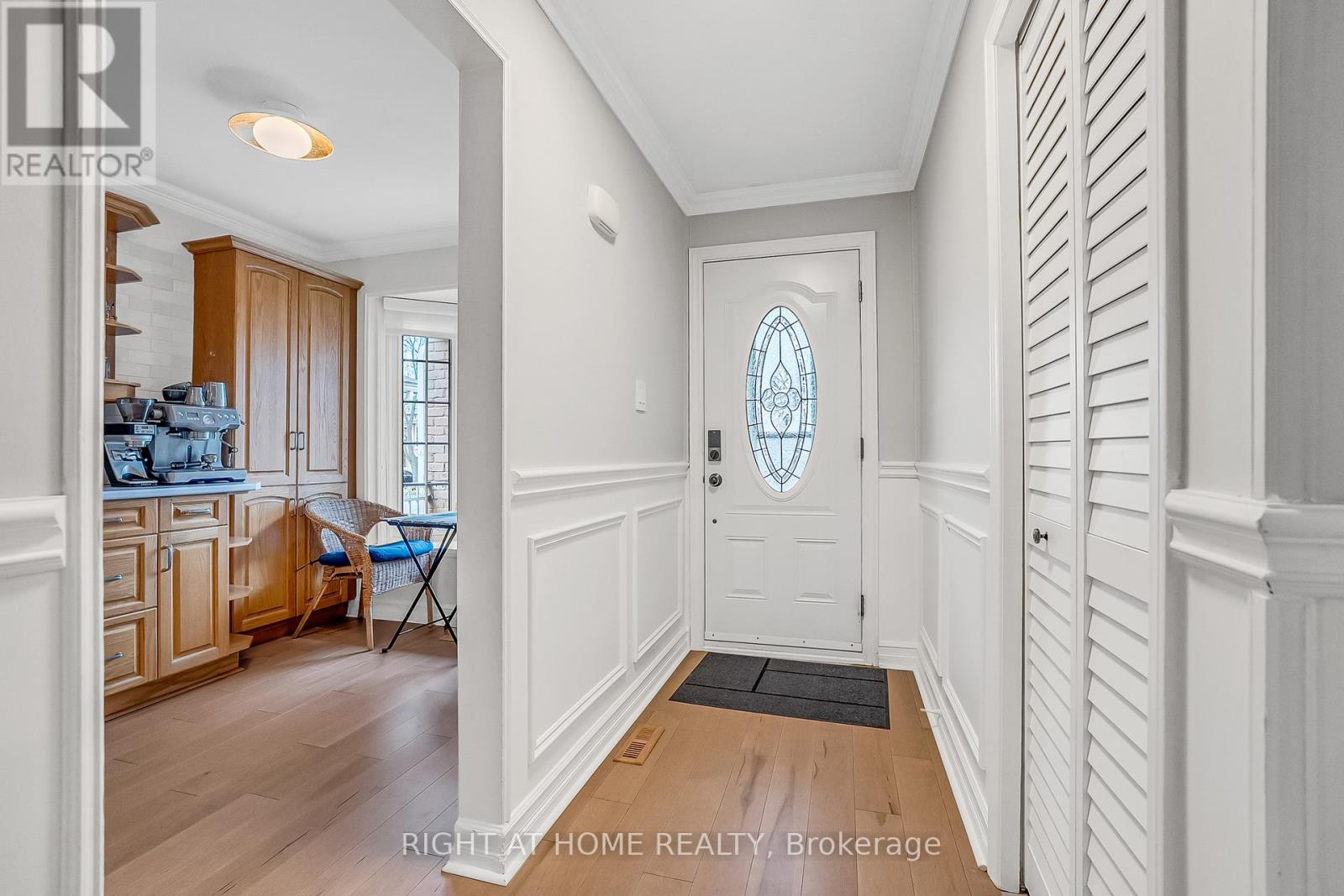 Upper - 1205 Shagbark Crescent, Mississauga, Ontario  L5C 3N6 - Photo 6 - W12998512