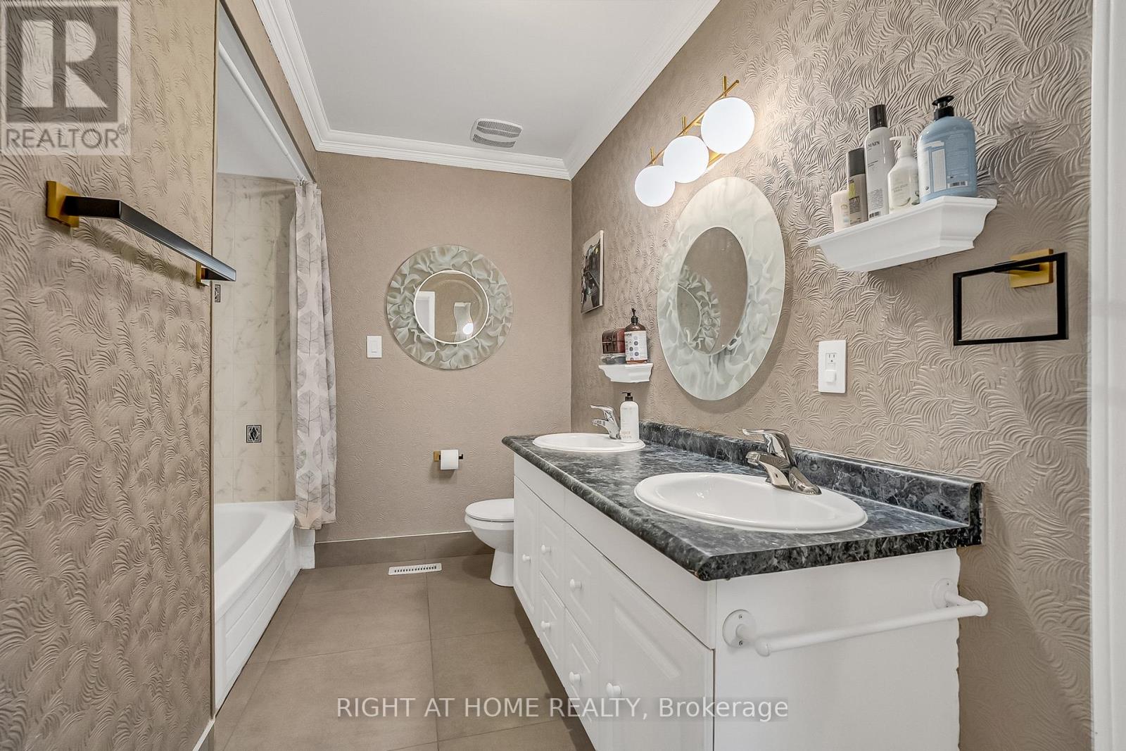 1205 Shagbark Crescent, Mississauga, Ontario  L5C 3N6 - Photo 33 - W12998520