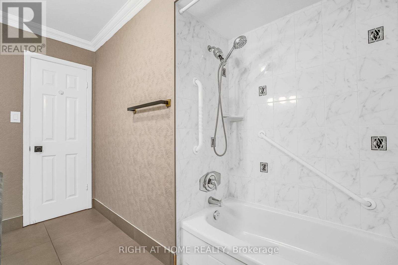 1205 Shagbark Crescent, Mississauga, Ontario  L5C 3N6 - Photo 34 - W12998520