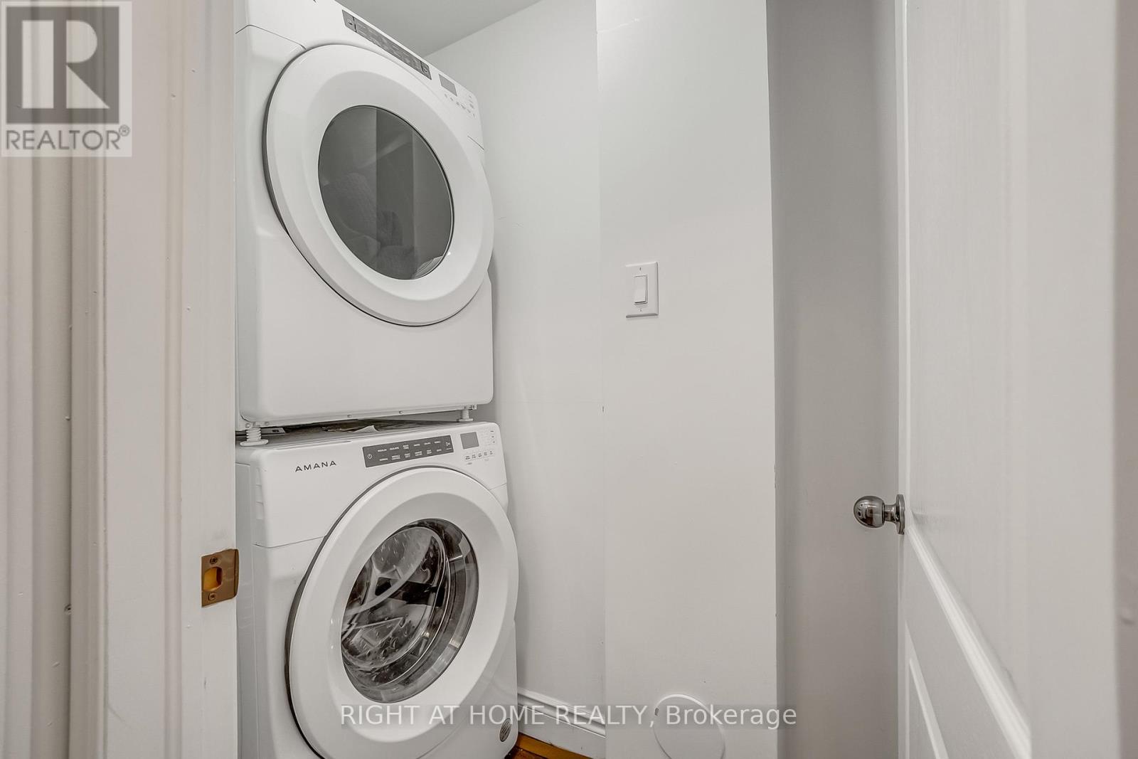 1205 Shagbark Crescent, Mississauga, Ontario  L5C 3N6 - Photo 45 - W12998520