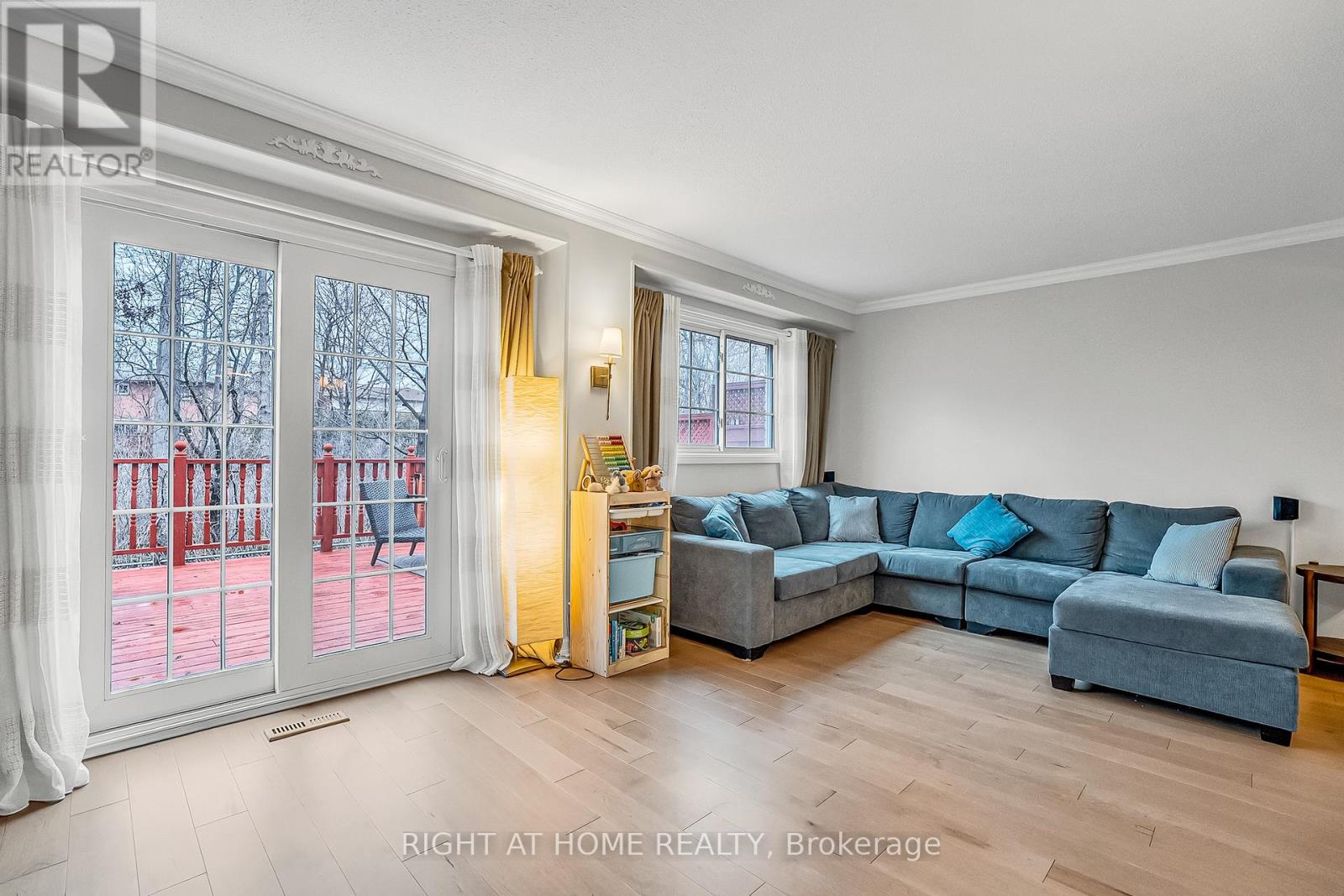 1205 Shagbark Crescent, Mississauga, Ontario  L5C 3N6 - Photo 7 - W12998520