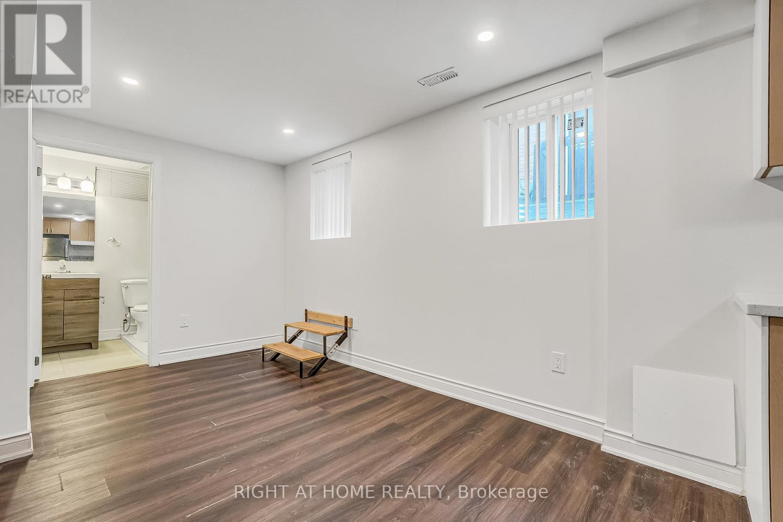 Lower - 1205 Shagbark Crescent, Mississauga, Ontario  L5C 3N6 - Photo 7 - W12998526