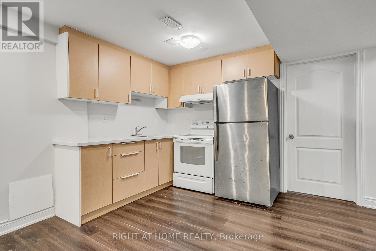 Lower - 1205 Shagbark Crescent, Mississauga, Ontario  L5C 3N6 - Photo 9 - W12998526