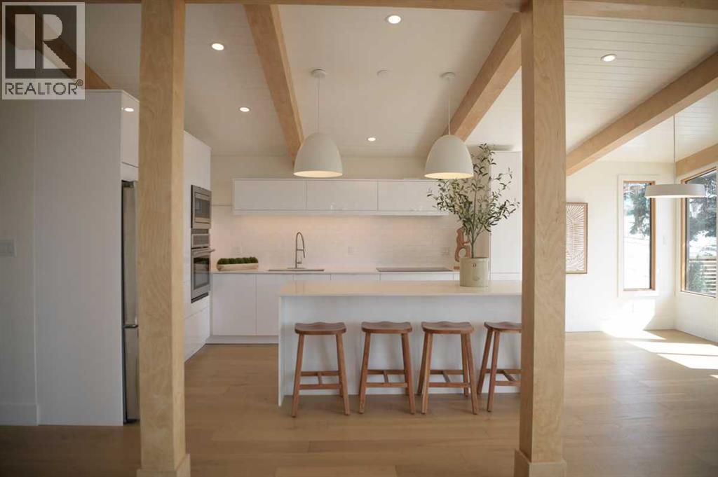 2724 Crawford Road NW, Calgary, Alberta  T2L 1E1 - Photo 8 - A2301062