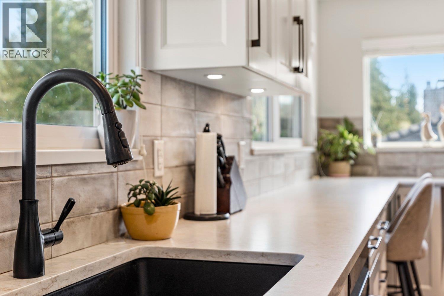 739 E 26th Street, North Vancouver, British Columbia  V7K 1A3 - Photo 5 - R3110183