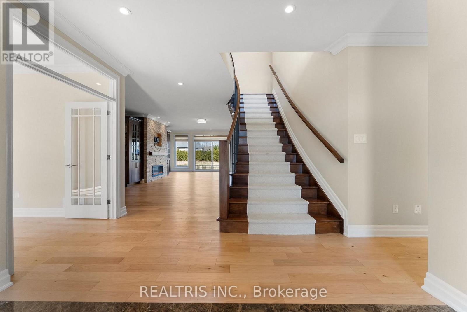 5813 Red Castle Ridge, Ottawa, Ontario  K4M 0A4 - Photo 3 - X12998464