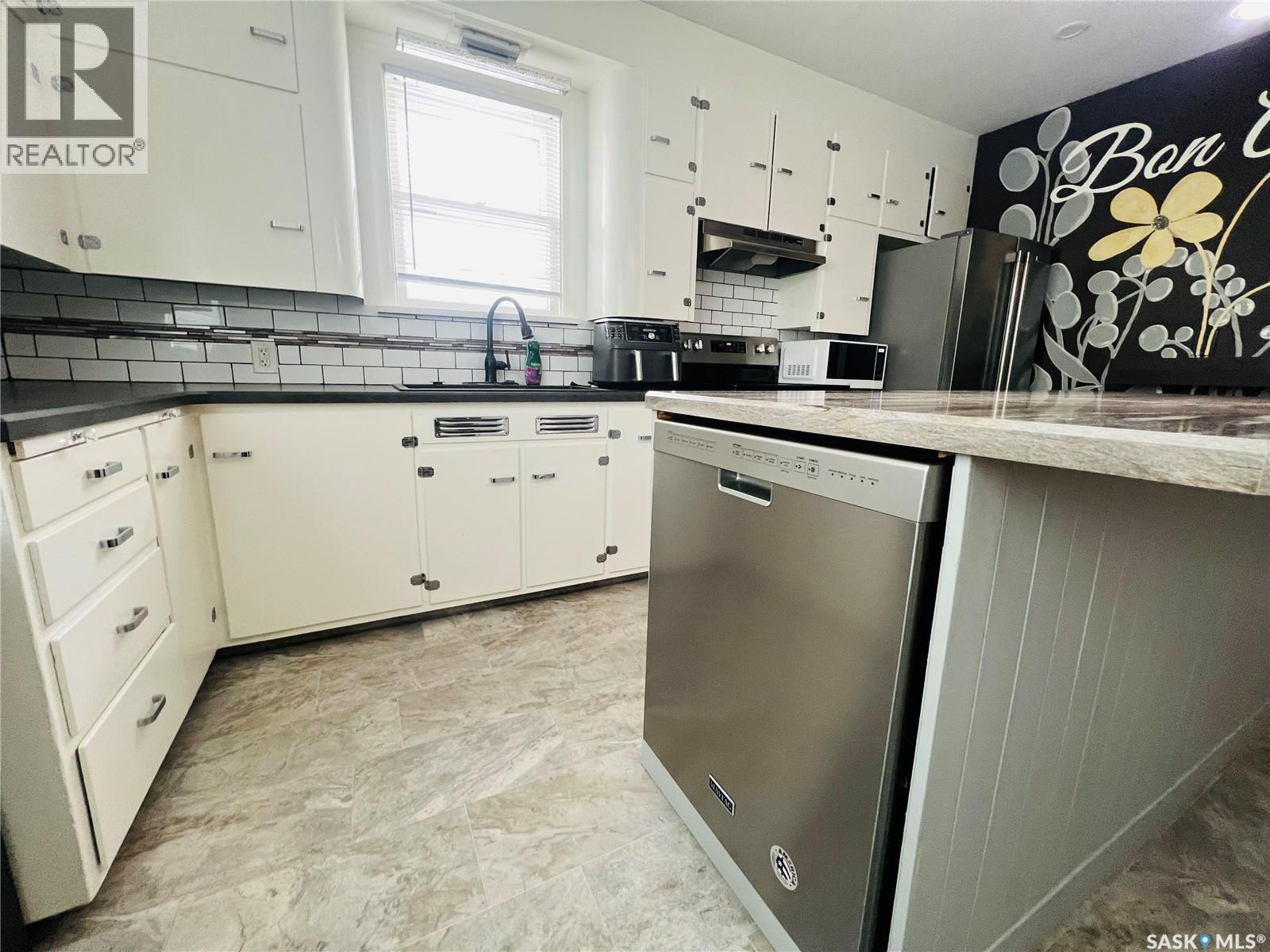 596 1st Avenue Ne, Swift Current, Saskatchewan  S9H 2B7 - Photo 7 - SK027680